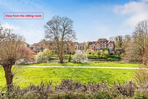 1 bedroom retirement property for sale, HOLLY COURT (RIVER VIEWS), LEATHERHEAD, KT22