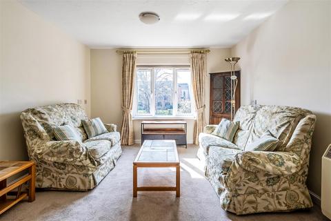 1 bedroom retirement property for sale, HOLLY COURT (RIVER VIEWS), LEATHERHEAD, KT22