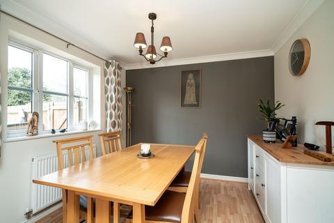 4 bedroom detached house for sale, Orchard Close, Caddington, LU1