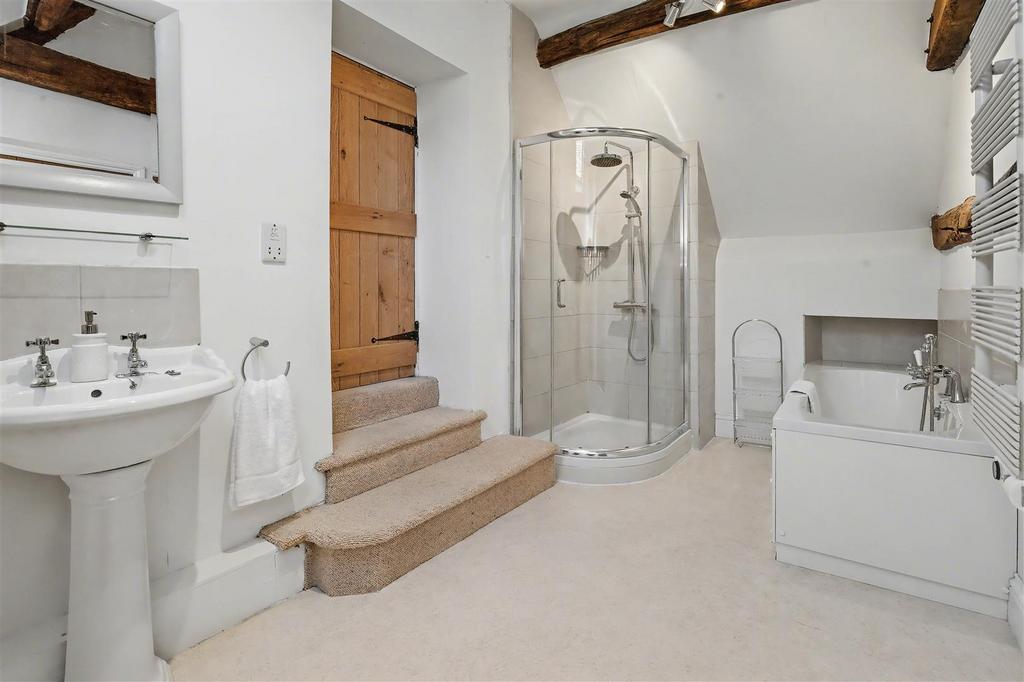 Family Bathroom.jpg