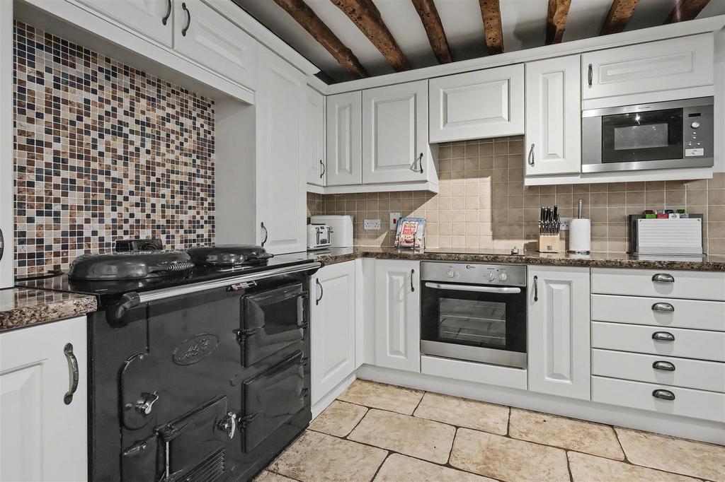 Kitchen 4.jpg