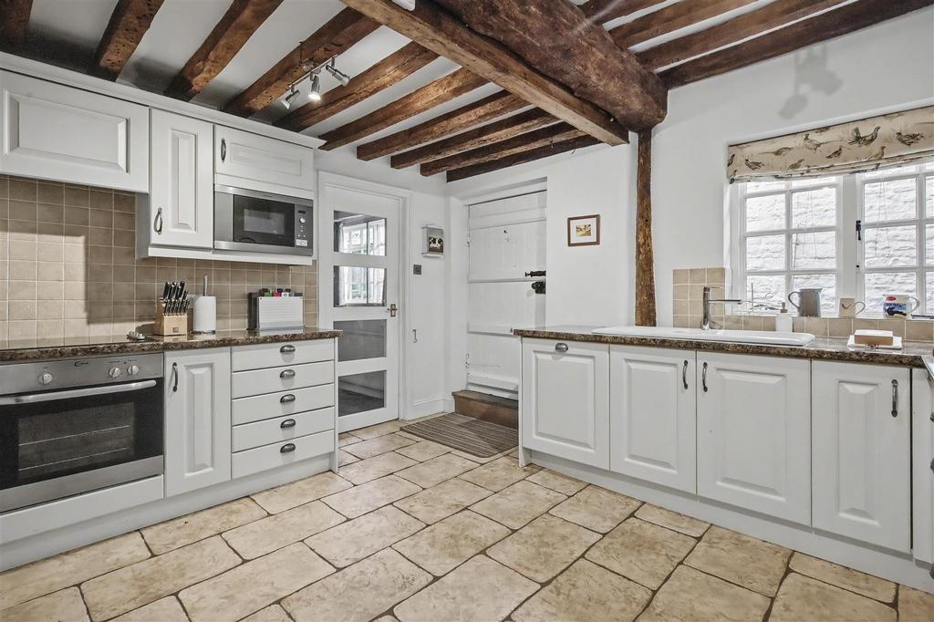 Kitchen 5.jpg
