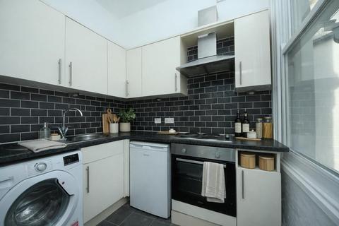 1 bedroom flat for sale, Barrowgate Road, W4
