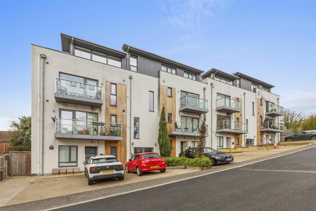 5 College Court, Easton Street, HP11 1 WP-13.jpg