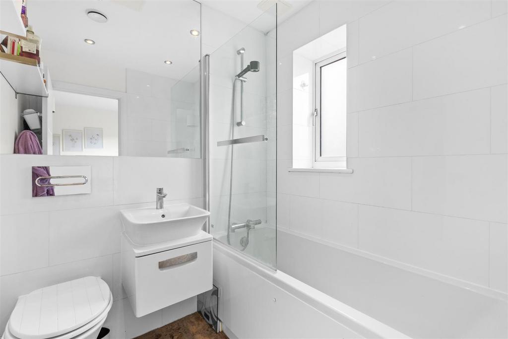 5 College Court, Easton Street, HP11 1 WP-4.jpg