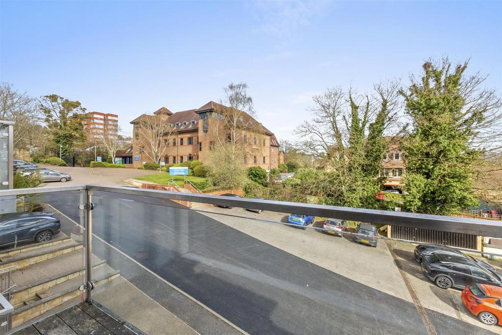 5 College Court, Easton Street, HP11 1 WP-12.jpg