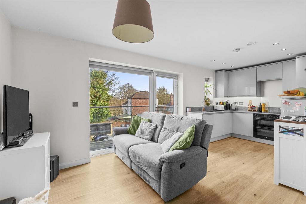 5 College Court, Easton Street, HP11 1 WP-8.jpg
