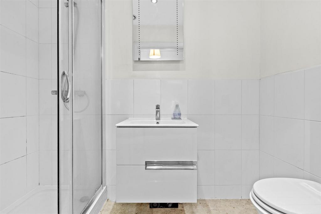 5 College Court, Easton Street, HP11 1 WP-5.jpg
