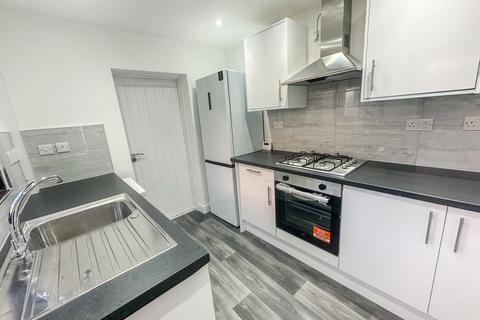 3 bedroom end of terrace house to rent, Littledale Street, Kempston, Bedford