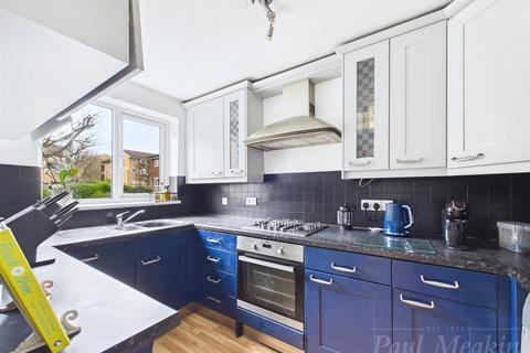 2 bedroom flat for sale, Middlefields, Croydon