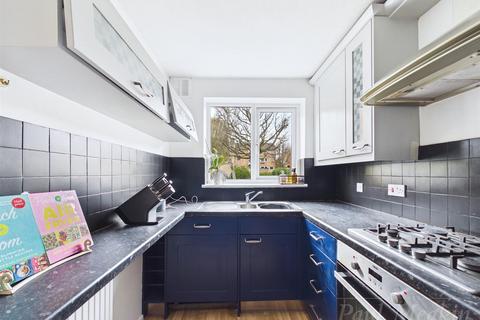 2 bedroom flat for sale, Middlefields, Croydon