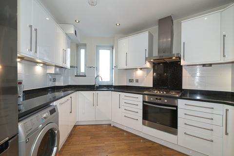 2 bedroom flat to rent, Upper Richmond Road, Belvedere Court, SW15