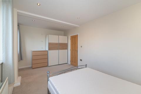 2 bedroom flat to rent, Upper Richmond Road, Belvedere Court, SW15