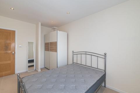 2 bedroom flat to rent, Upper Richmond Road, Belvedere Court, SW15
