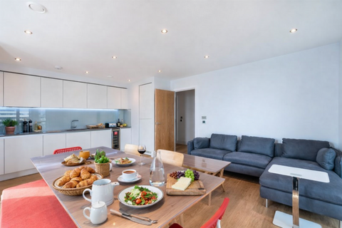 undefined, Chiswick High Road, London W4