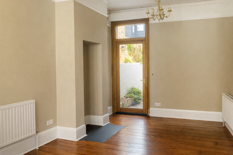 3 bedroom house to rent, Lebanon Road, Croydon, CR0