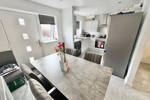 3 bedroom house to rent, Cherwell Drive, Bradford, BD6