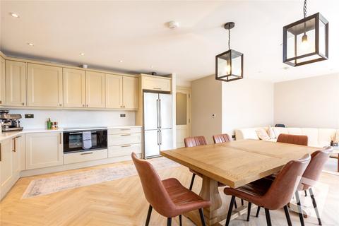 3 bedroom apartment for sale, Convent Close, Upminster, RM14