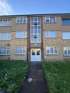 3 bedroom flat to rent, Romford, RM6 4TJ