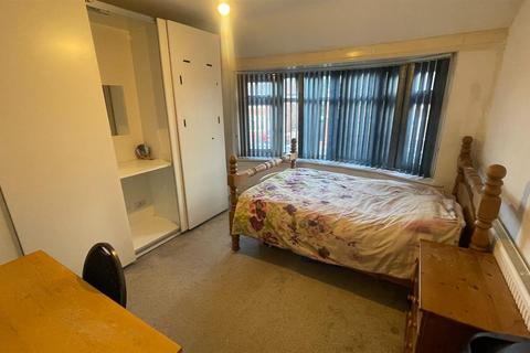 6 bedroom house to rent, 11a Brentbridge Road, Manchester M14