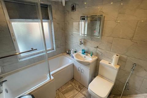 6 bedroom house to rent, 11a Brentbridge Road, Manchester M14
