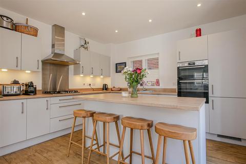 4 bedroom detached house for sale, Maple Furlong, Benson OX10