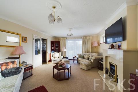 4 bedroom bungalow for sale, New Park Road, Benfleet, SS7