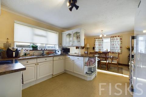 4 bedroom bungalow for sale, New Park Road, Benfleet, SS7