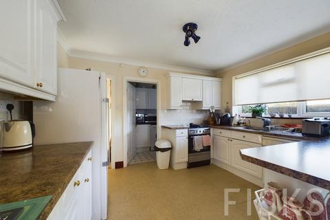 4 bedroom bungalow for sale, New Park Road, Benfleet, SS7