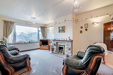 2 bedroom semi-detached bungalow for sale, Woodkirk Gardens, Dewsbury, West Yorkshire
