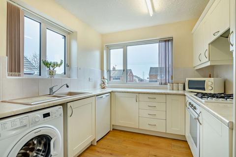 2 bedroom semi-detached bungalow for sale, Woodkirk Gardens, Dewsbury, West Yorkshire