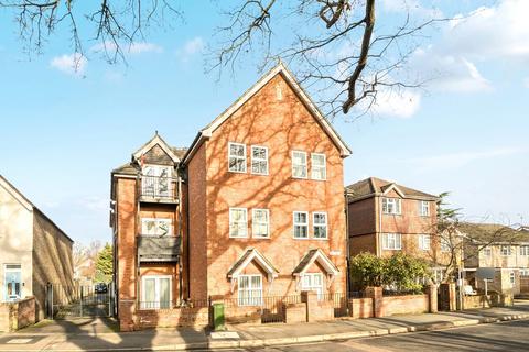 2 bedroom flat to rent, Claremont Road, West Byfleet, KT14