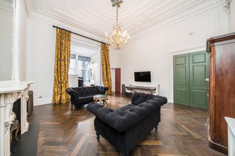 Studio to rent, Queen's Gate, LONDON SW7