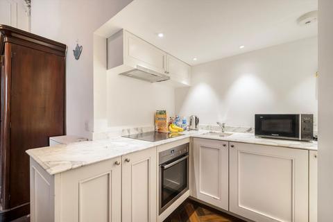 Studio to rent, Queen's Gate, LONDON SW7