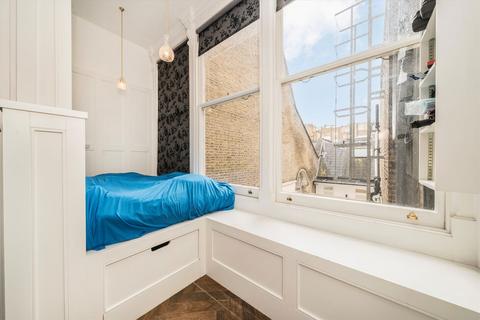Studio to rent, Queen's Gate, LONDON SW7