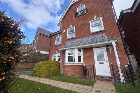 5 bedroom apartment to rent, Newlands Crescent, Guildford GU1