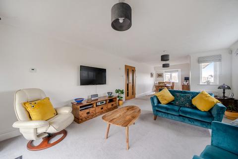 3 bedroom apartment for sale, Holmbury Park, Bromley, Kent, BR1