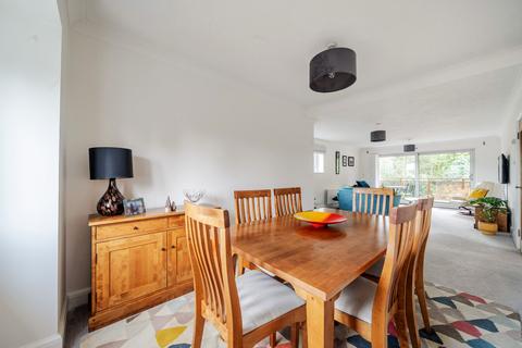 3 bedroom apartment for sale, Holmbury Park, Bromley, Kent, BR1