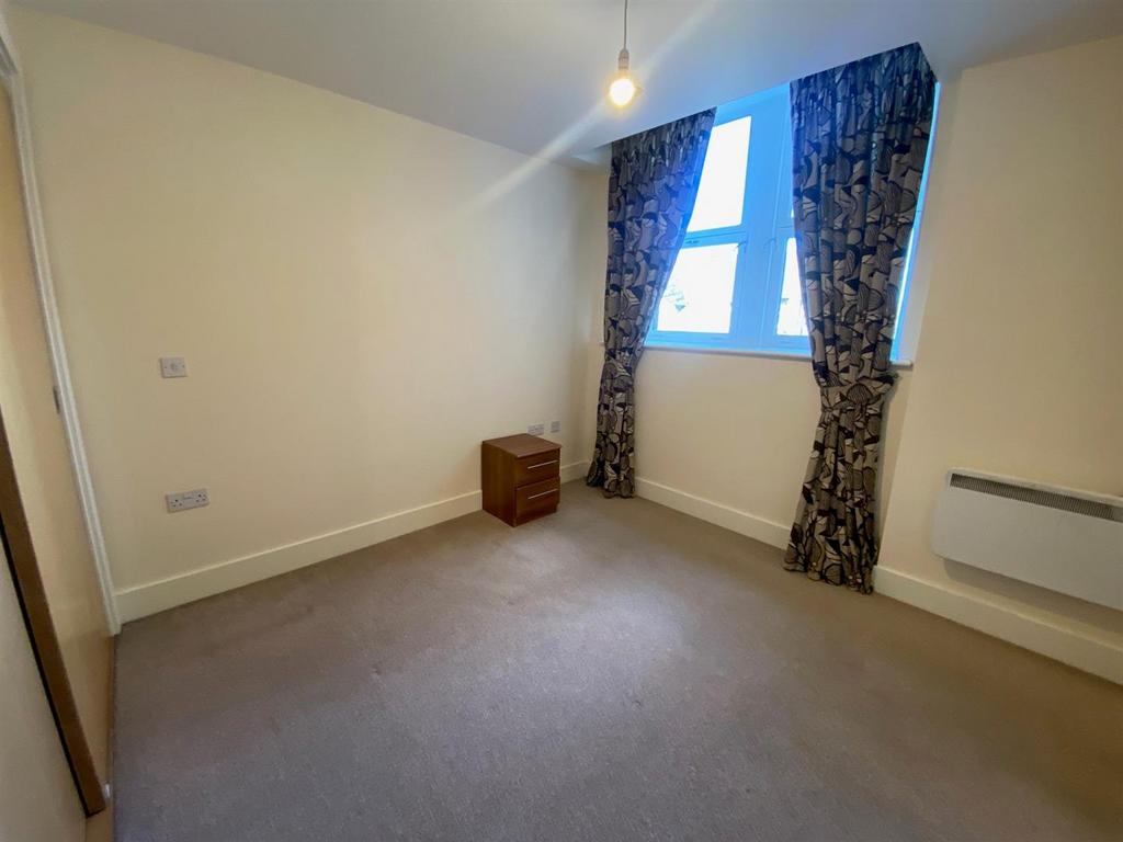 SMALL BEDROOM.jpg