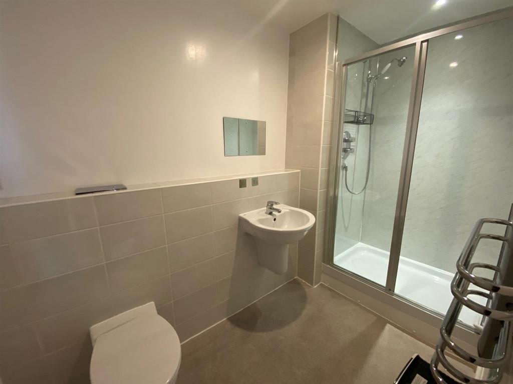SHOWER ROOM 1.jpg
