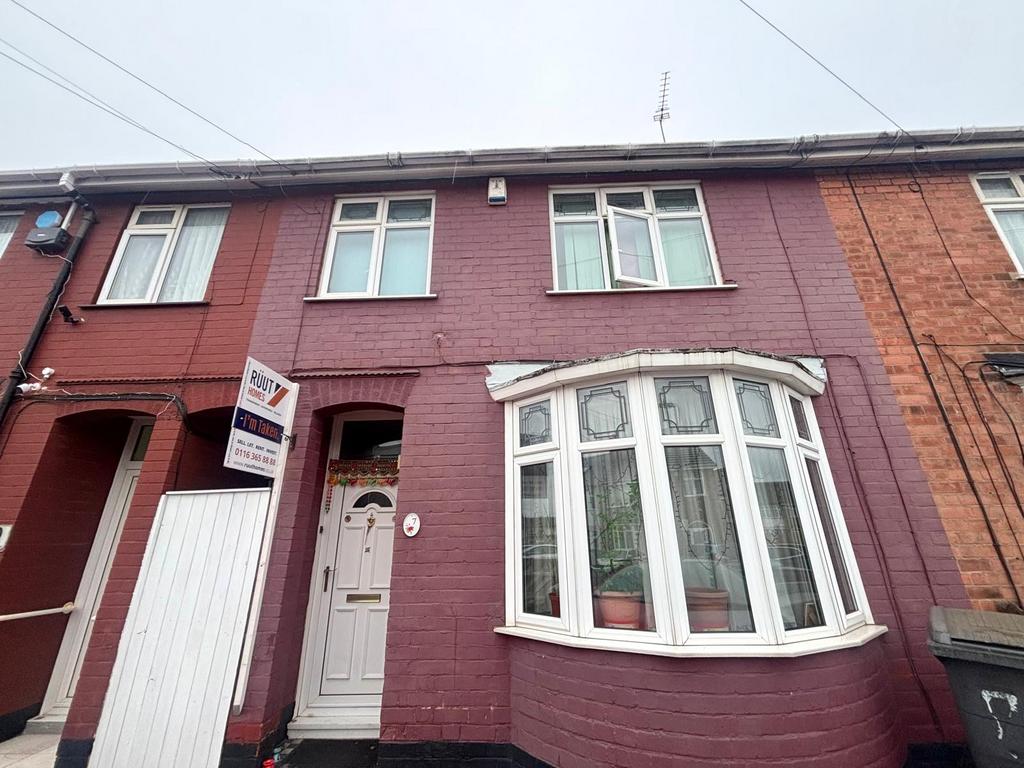 Three Bedroom Terraced House on Finsbury Road
