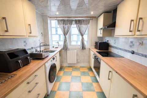 2 bedroom maisonette to rent, Melbourne Court, ,