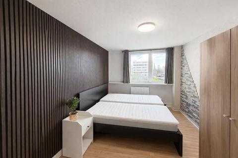 2 bedroom maisonette to rent, Melbourne Court, ,