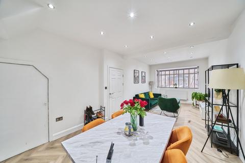 undefined, Meath Road, London, E15