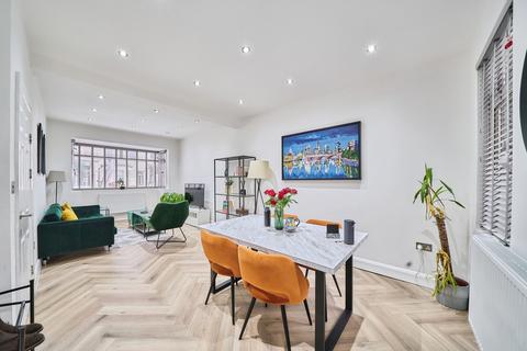 undefined, Meath Road, London, E15
