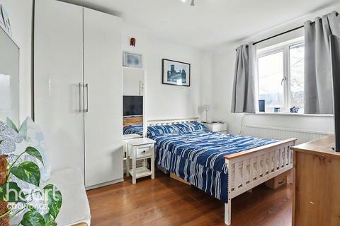 3 bedroom end of terrace house for sale, Dryfield Road, Edgware