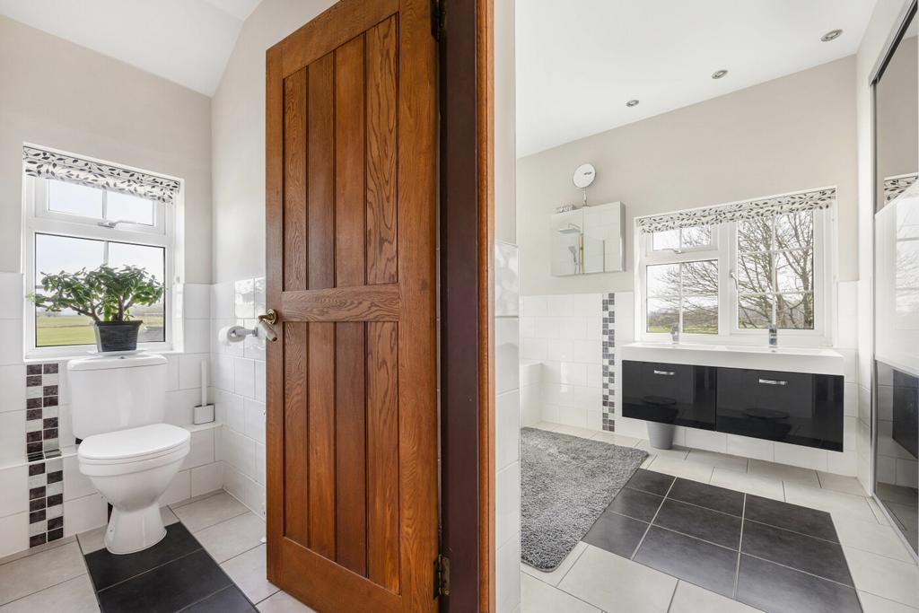 Main En Suite Bache Farmhouse