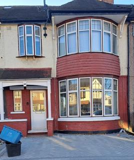 3 bedroom terraced house to rent, Ilford , IG3 9DW