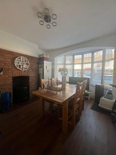 3 bedroom terraced house to rent, Ilford , IG3 9DW