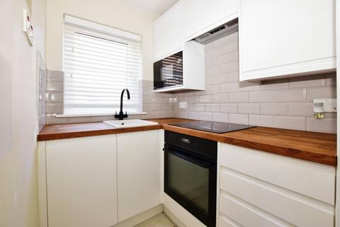 1 bedroom semi-detached house to rent, Kingsmead Place Broadbridge Heath RH12
